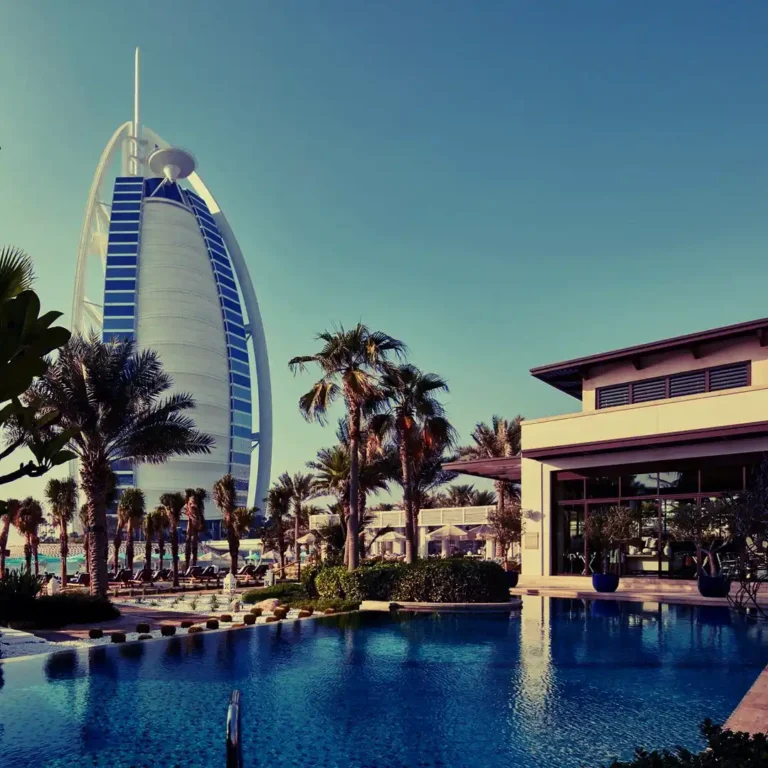 Summersalt Beach Club Dubai: Luxury Meets Leisure