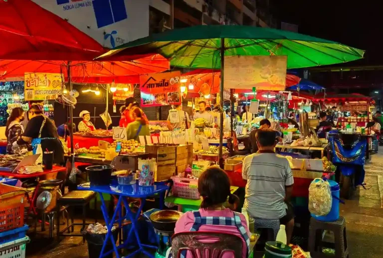 Warorot Market Kad Luang Chiang Mai: Your Thailand Shopping Guide